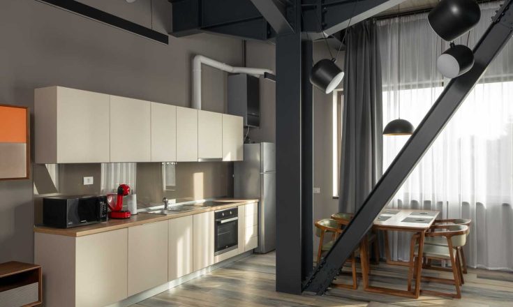 Bucatăria unui apartament modern de la ArtHomes Apartments
