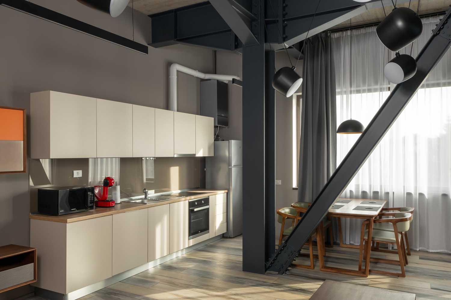 Bucatăria unui apartament modern de la ArtHomes Apartments