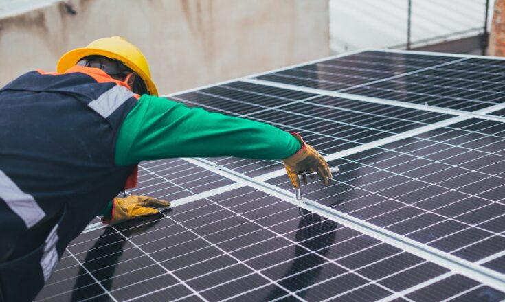 Ce trebuie să conțină un sistem de panouri solare complet?